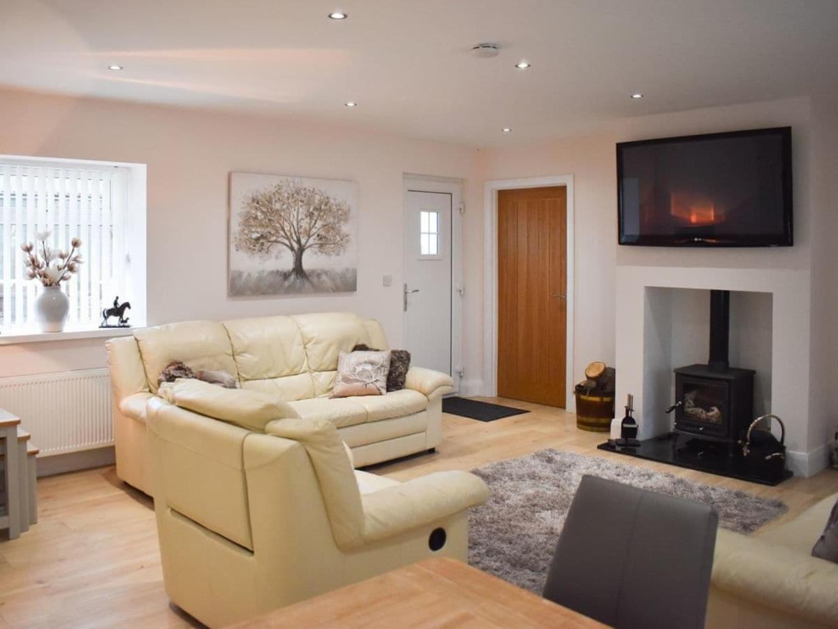Rose Cottage Captivating 1-Bed Cottage In Bangor Exterior photo